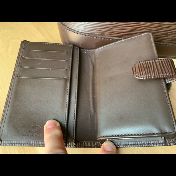 SALE! Auth LV Alma EPI brown handbag & wallet set! - Picture 12 of 16